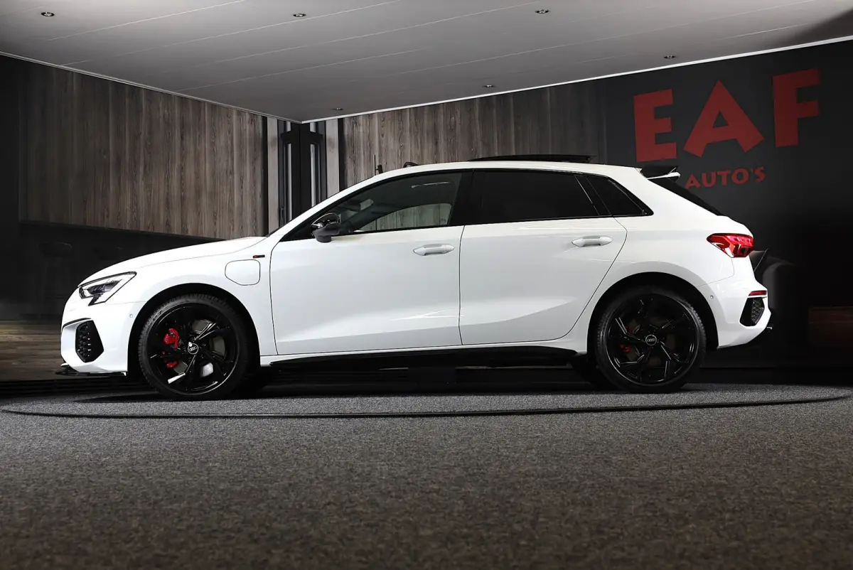45 TFSI e RS3 Look / 245 PK / RS Zetels / B & O / Leder / Head Up / Open Pano / Matrix / Virtual Cockpit / Pdc