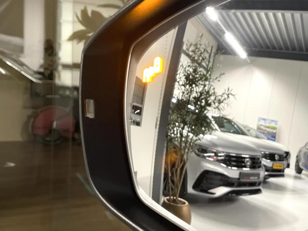 2.0 TSI 4Motion R 300 PK/ Akra/ Pano/ Leder/ Keyless/ 19''LMV