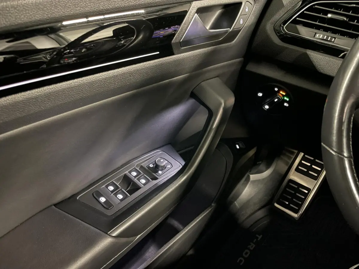 2.0 TSI 4Motion R 300 PK/ Akra/ Pano/ Leder/ Keyless/ 19''LMV