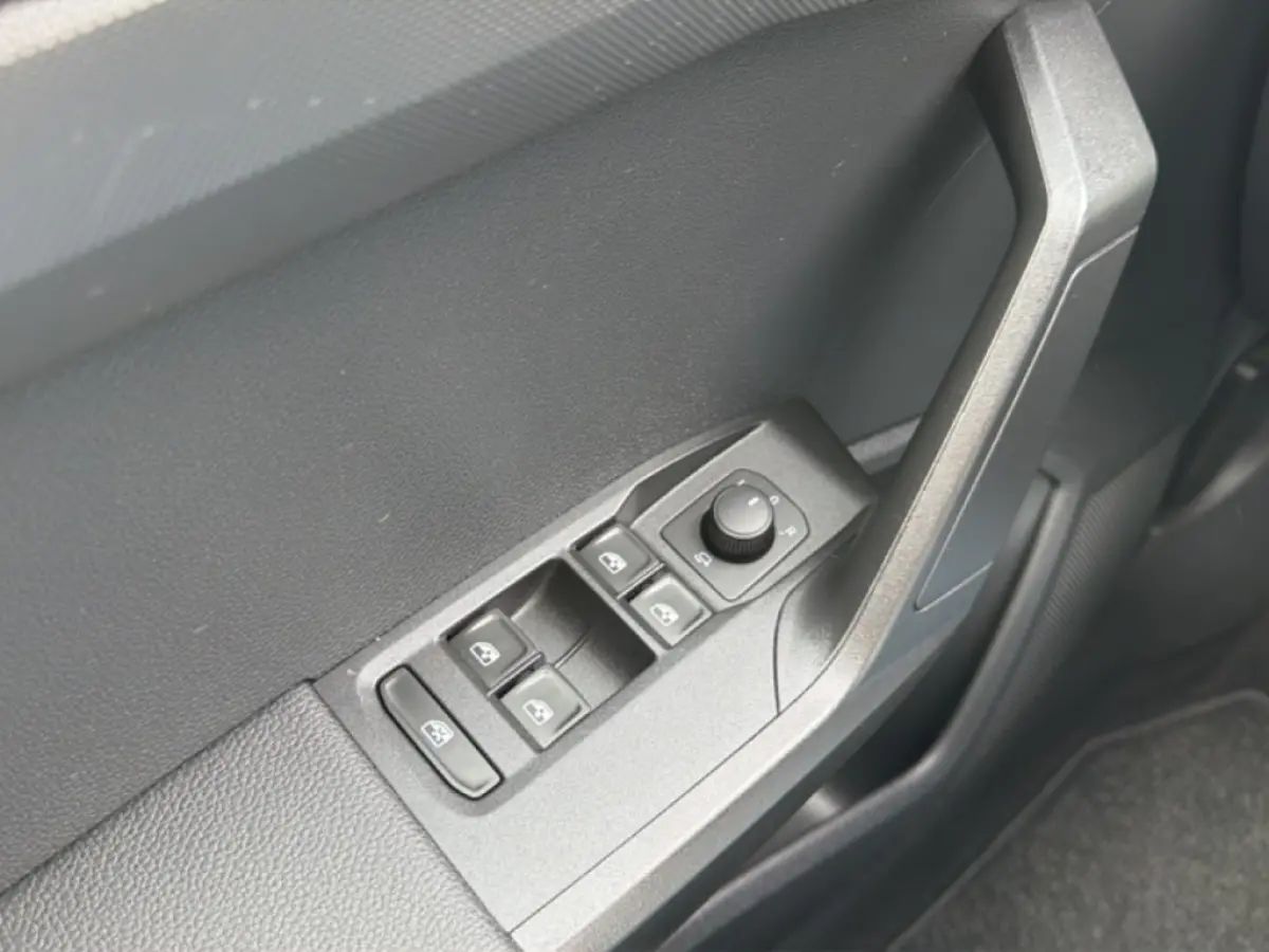 1.0 TSI STYLE PDC/CRUISE/AIRCO/CARPLAY