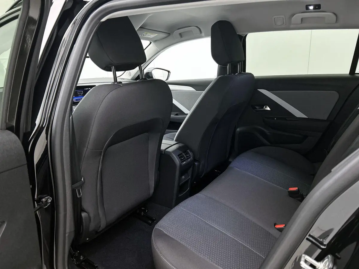 1.2 110pk Business Edition | Apple Carplay/Android Auto | Climate Control | Adaptieve Cruise Control | 16"LMV | Camera | LED | Stoel-/Stuurverwarming |