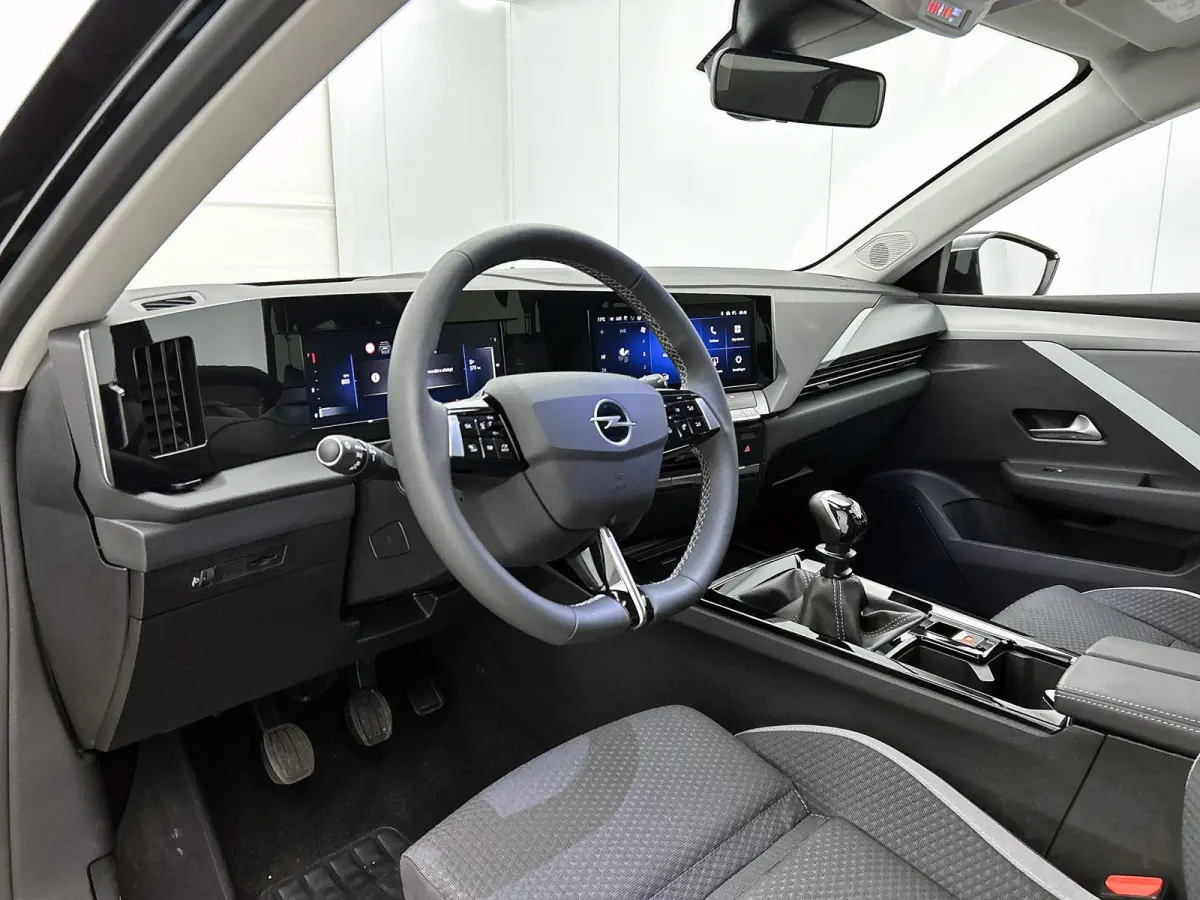 1.2 110pk Business Edition | Apple Carplay/Android Auto | Climate Control | Adaptieve Cruise Control | 16"LMV | Camera | LED | Stoel-/Stuurverwarming |