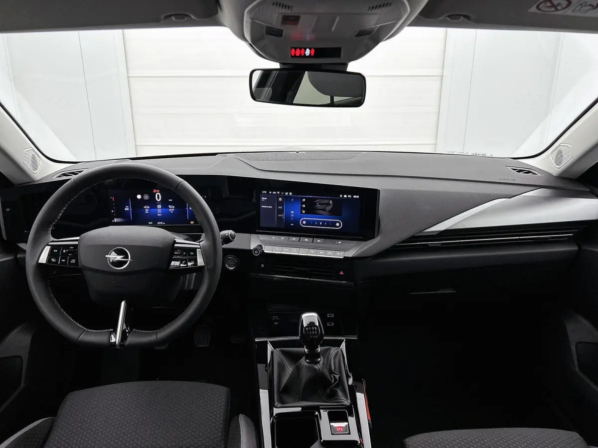 1.2 110pk Business Edition | Apple Carplay/Android Auto | Climate Control | Adaptieve Cruise Control | 16"LMV | Camera | LED | Stoel-/Stuurverwarming |