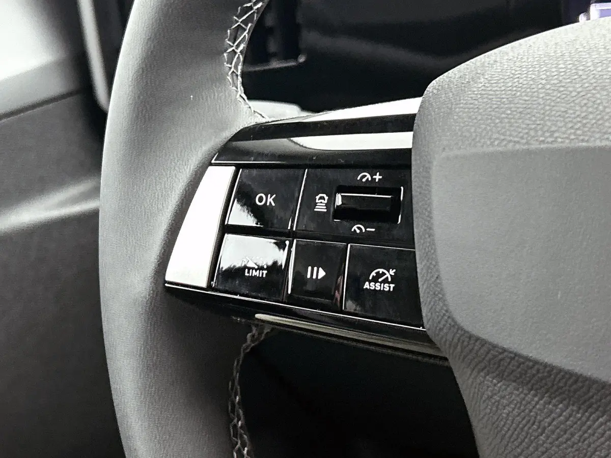 1.2 110pk Business Edition | Apple Carplay/Android Auto | Climate Control | Adaptieve Cruise Control | 16"LMV | Camera | LED | Stoel-/Stuurverwarming |