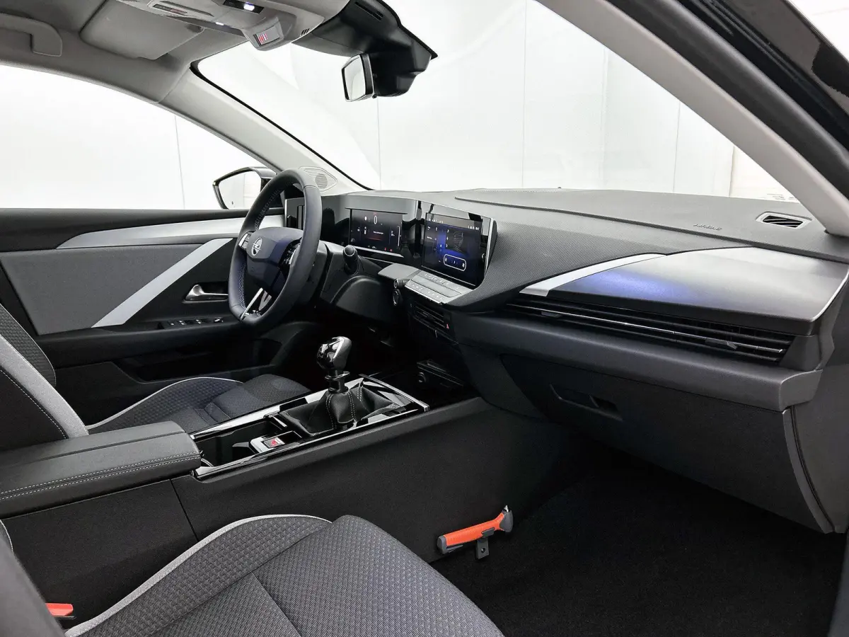 1.2 110pk Business Edition | Apple Carplay/Android Auto | Climate Control | Adaptieve Cruise Control | 16"LMV | Camera | LED | Stoel-/Stuurverwarming |
