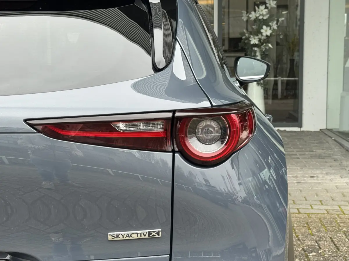 2.0 e-SkyActiv-X M Hybrid Luxury Leer / Trekhaak / Camera / Clima / Navi / Cruise