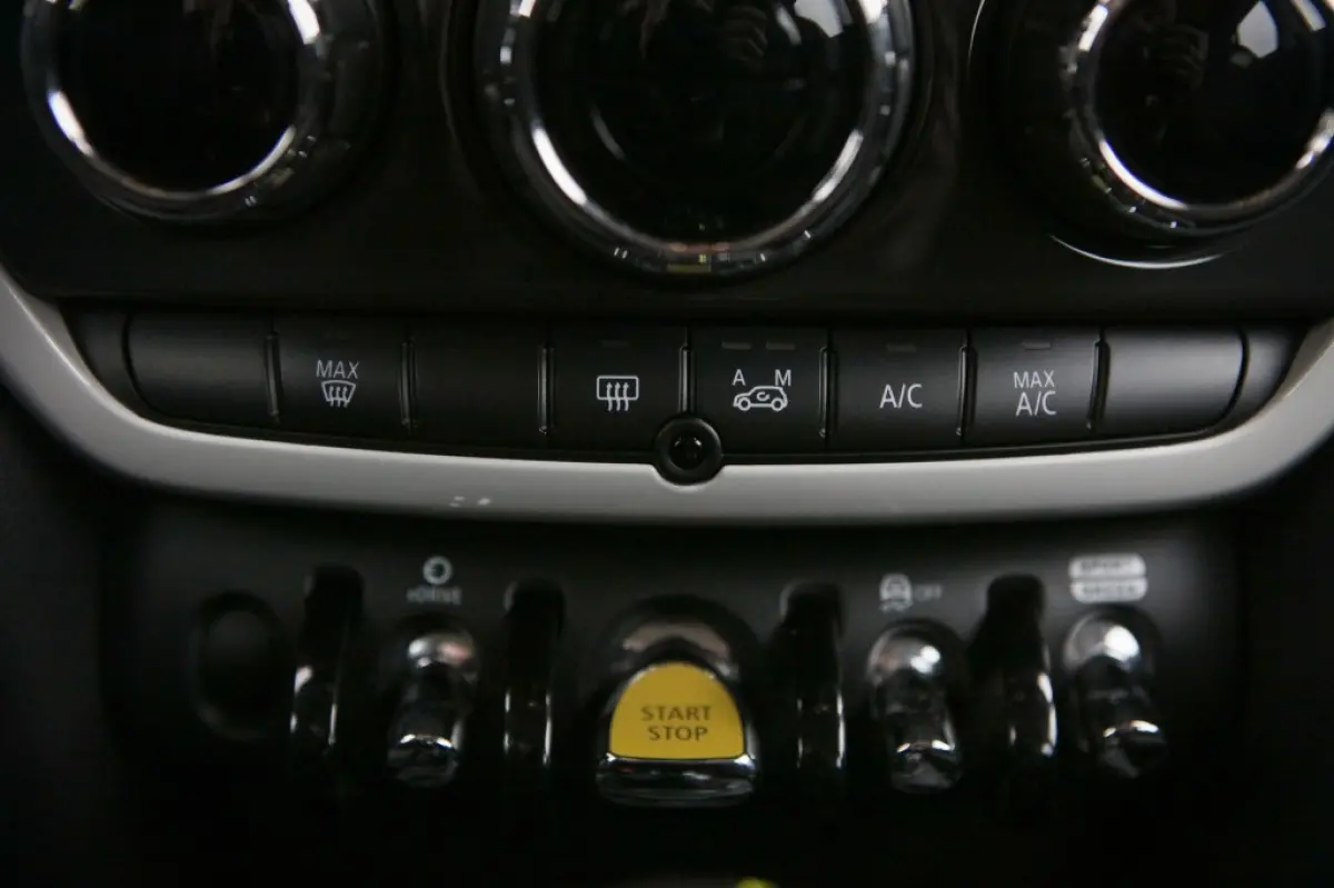 Mini 1.5 Cooper ALL4 | Navi | Hybride | Trekhaak |