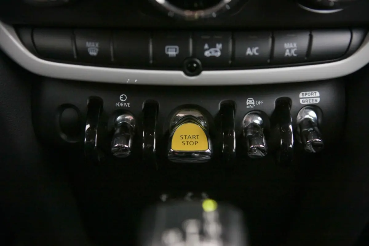 Mini 1.5 Cooper ALL4 | Navi | Hybride | Trekhaak |