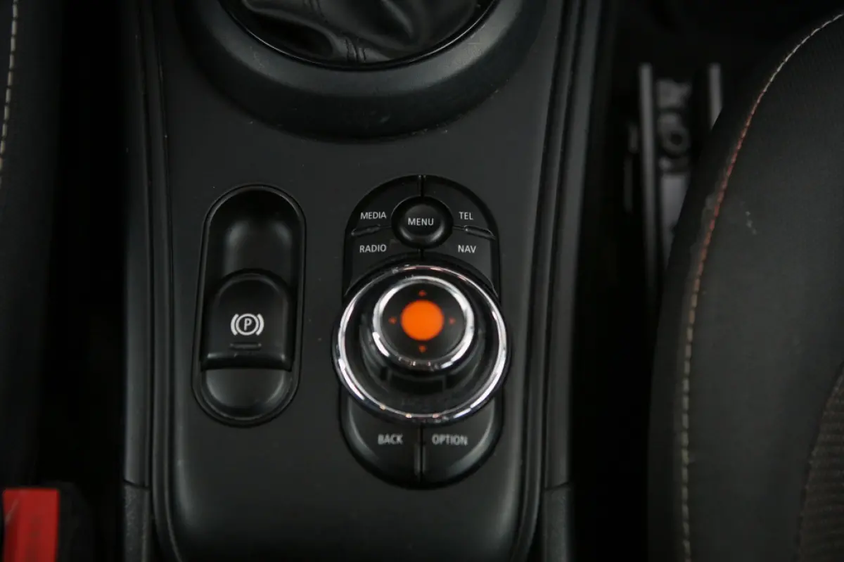 Mini 1.5 Cooper ALL4 | Navi | Hybride | Trekhaak |