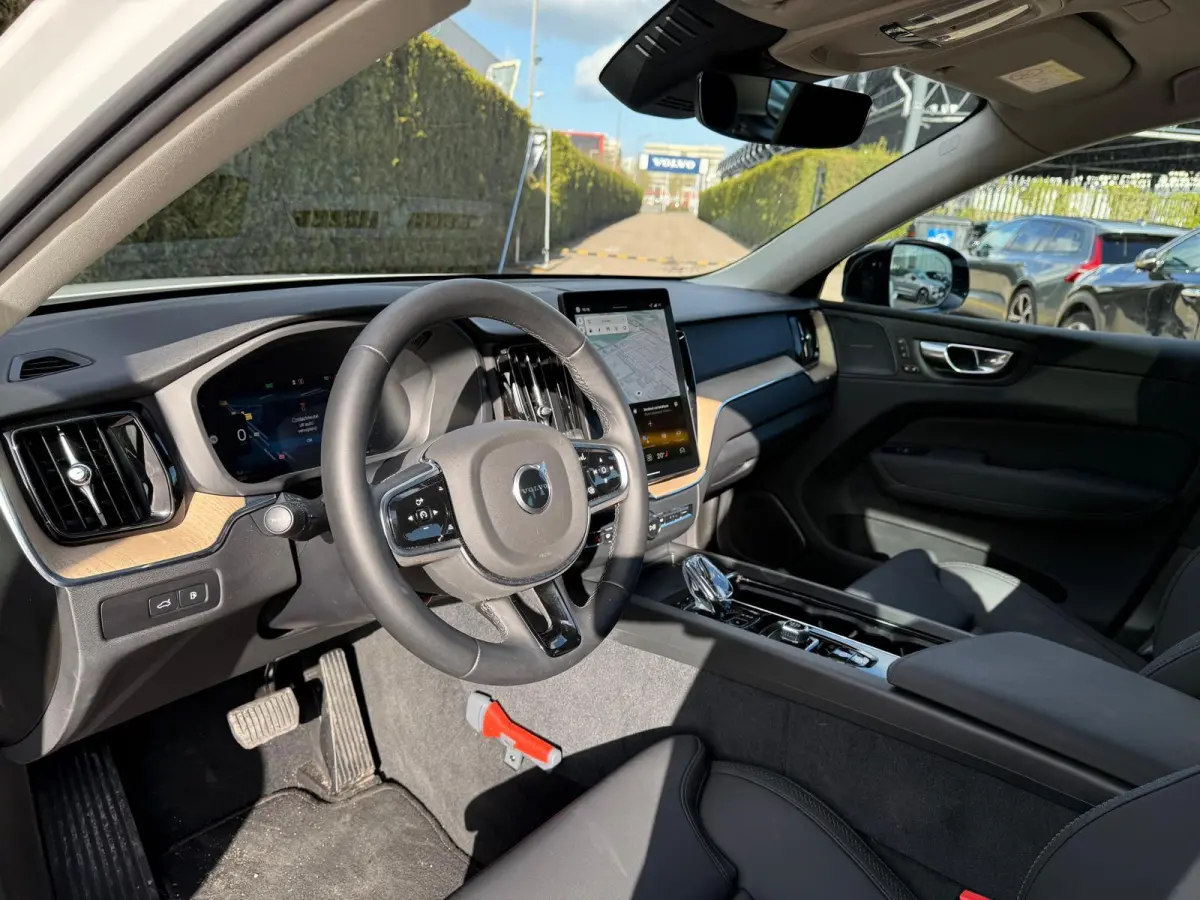T6 Plug-in hybrid AWD Plus Dark | Panoramadak | 360 camera | Harman/Kardon | Stoel/Stuur Verwarming |