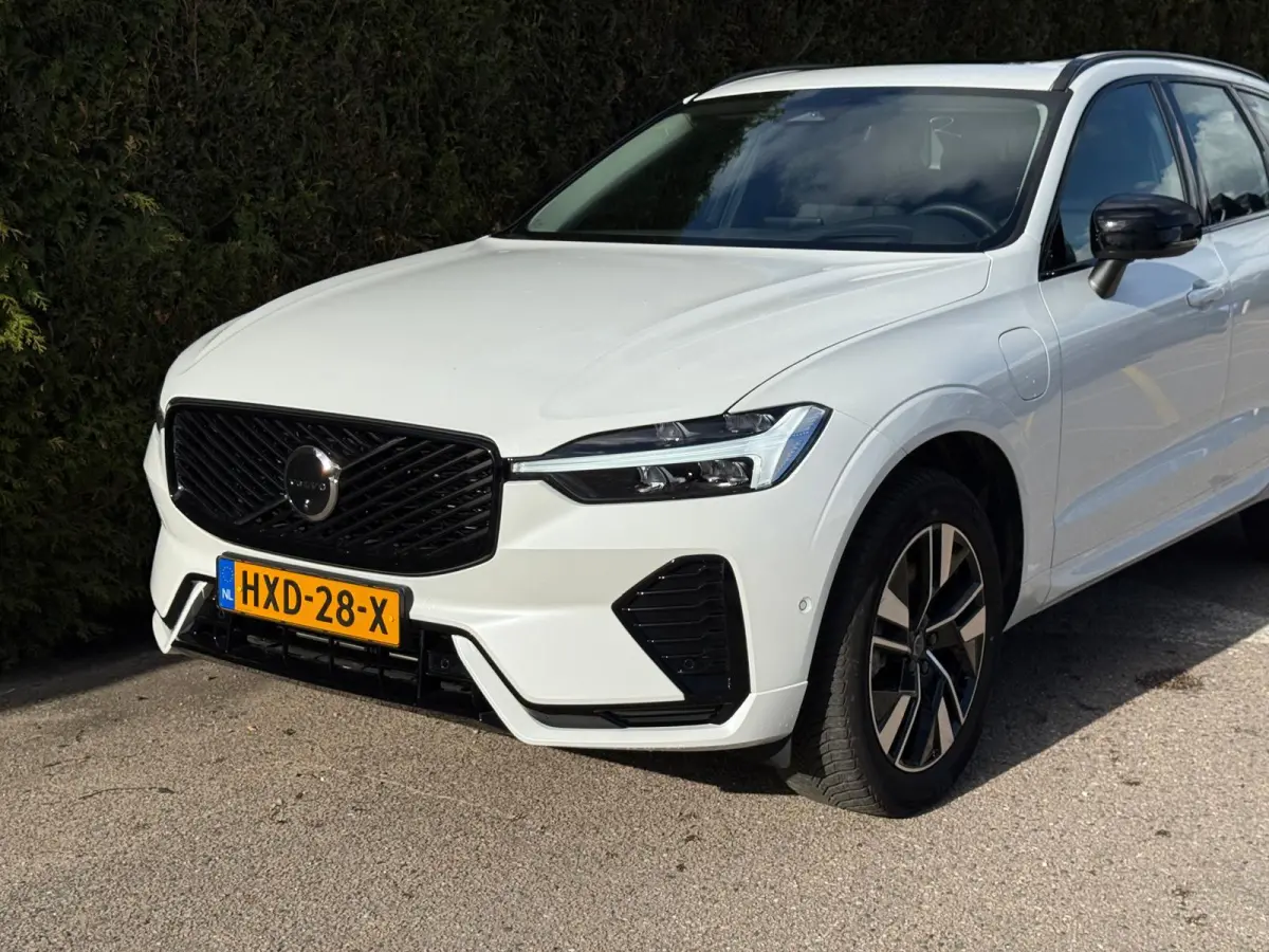 T6 Plug-in hybrid AWD Plus Dark | Panoramadak | 360 camera | Harman/Kardon | Stoel/Stuur Verwarming |