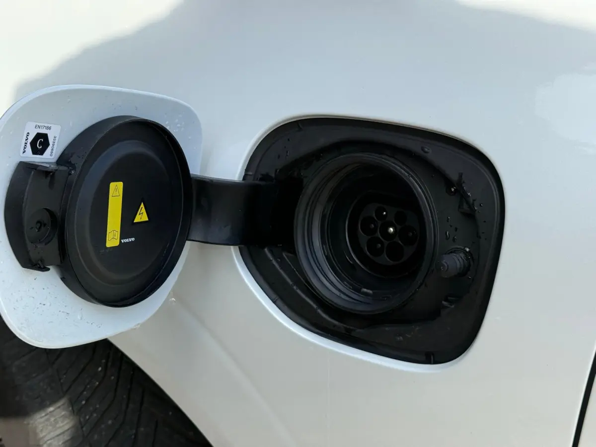 T6 Plug-in hybrid AWD Plus Dark | Panoramadak | 360 camera | Harman/Kardon | Stoel/Stuur Verwarming |