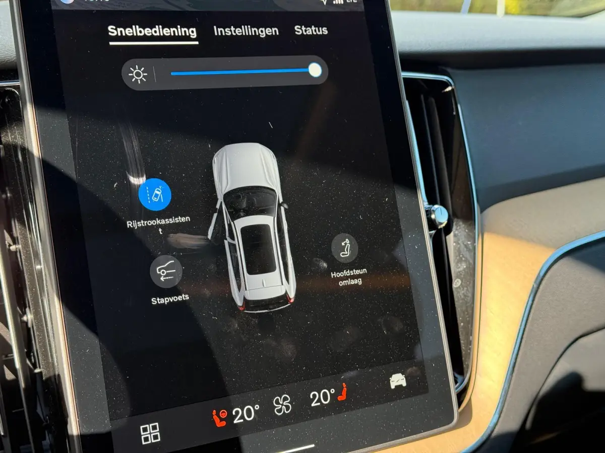 T6 Plug-in hybrid AWD Plus Dark | Panoramadak | 360 camera | Harman/Kardon | Stoel/Stuur Verwarming |