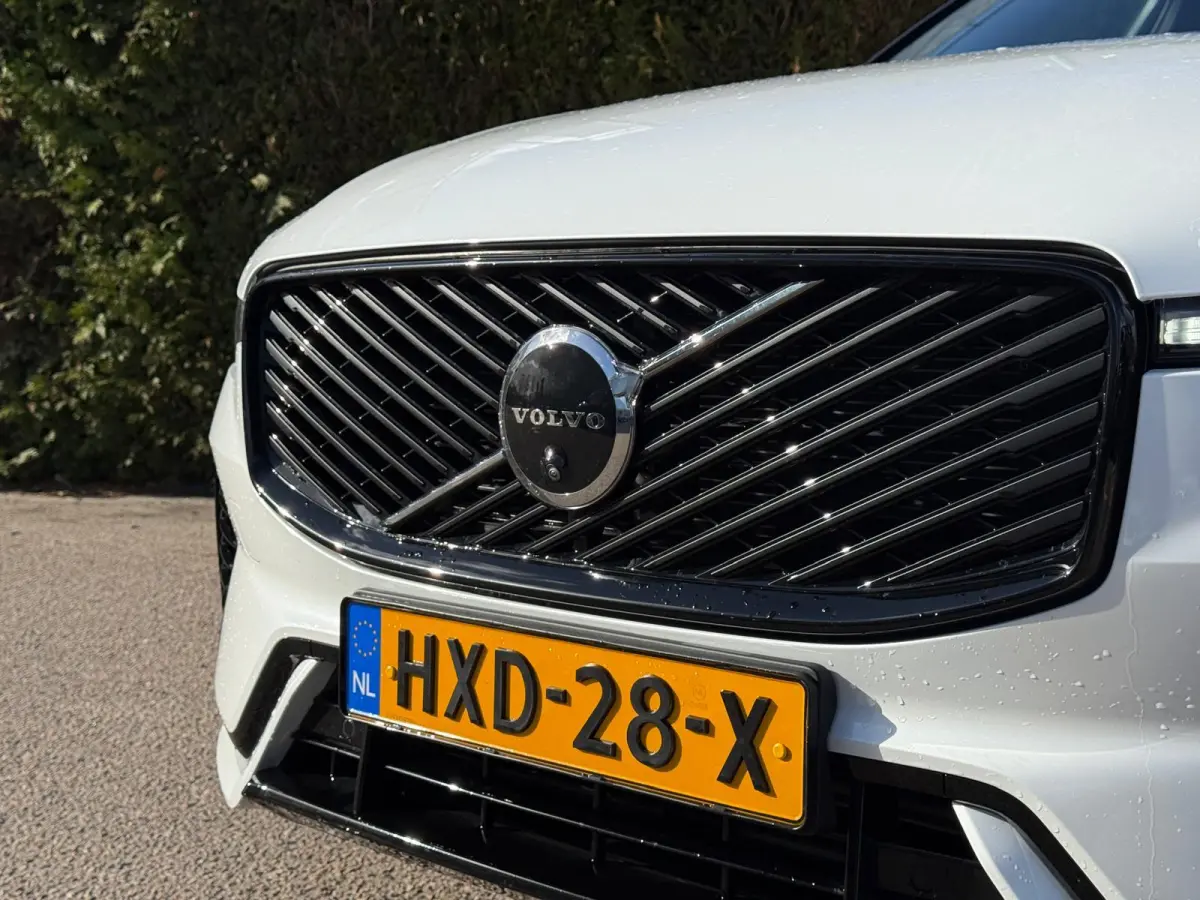 T6 Plug-in hybrid AWD Plus Dark | Panoramadak | 360 camera | Harman/Kardon | Stoel/Stuur Verwarming |