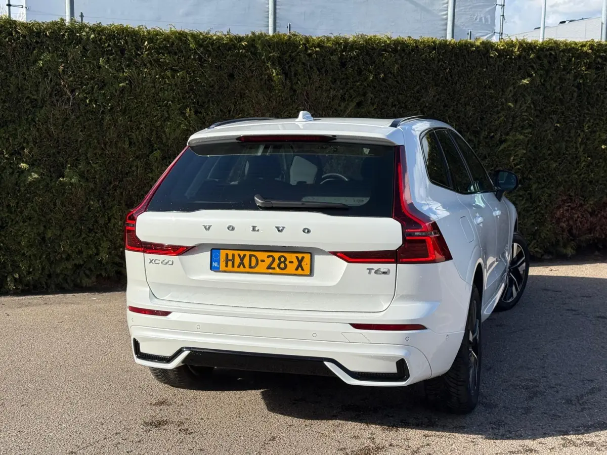 T6 Plug-in hybrid AWD Plus Dark | Panoramadak | 360 camera | Harman/Kardon | Stoel/Stuur Verwarming |