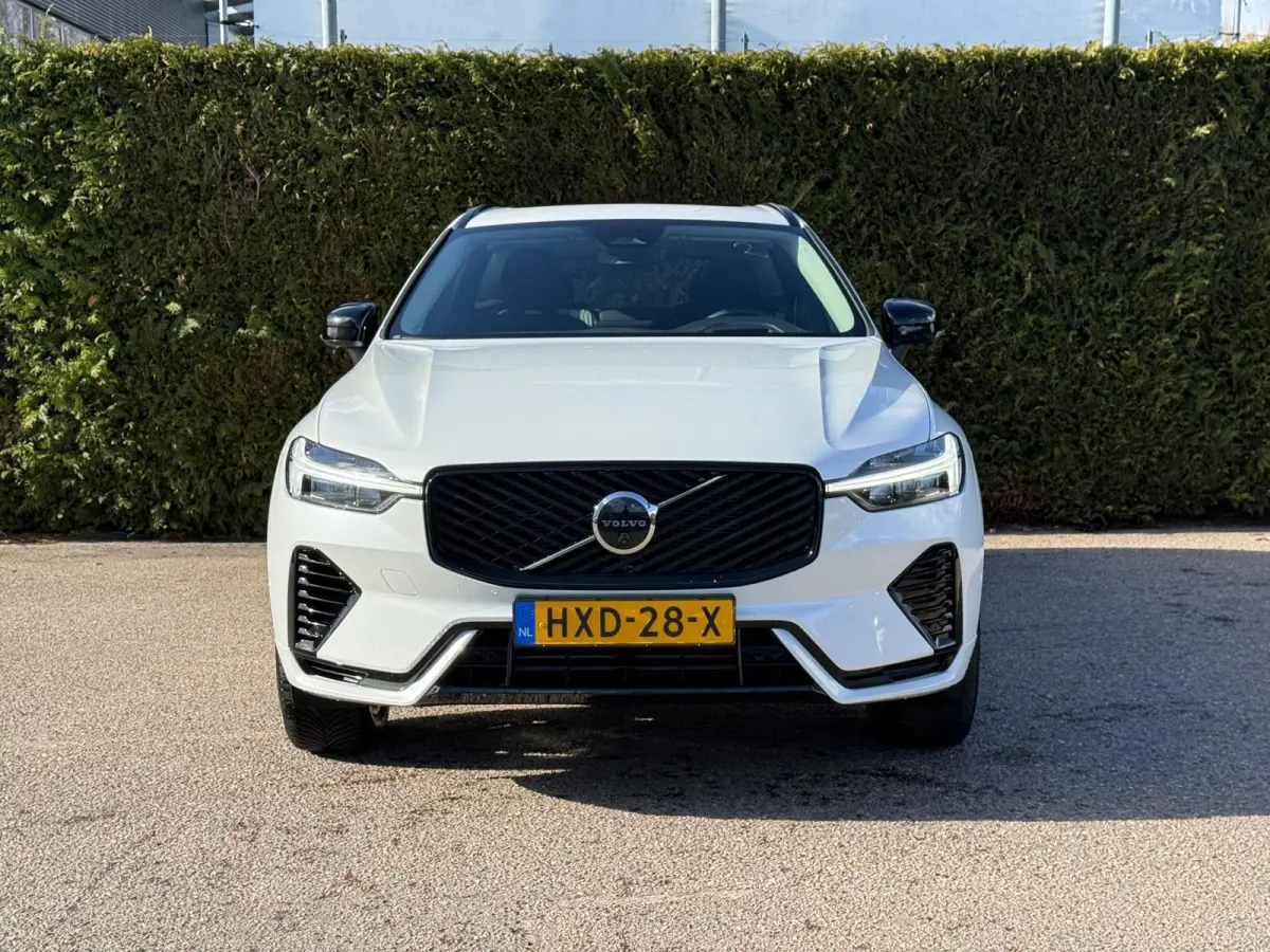 T6 Plug-in hybrid AWD Plus Dark | Panoramadak | 360 camera | Harman/Kardon | Stoel/Stuur Verwarming |