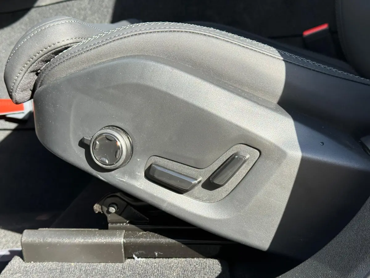 T6 Plug-in hybrid AWD Plus Dark | Panoramadak | 360 camera | Harman/Kardon | Stoel/Stuur Verwarming |