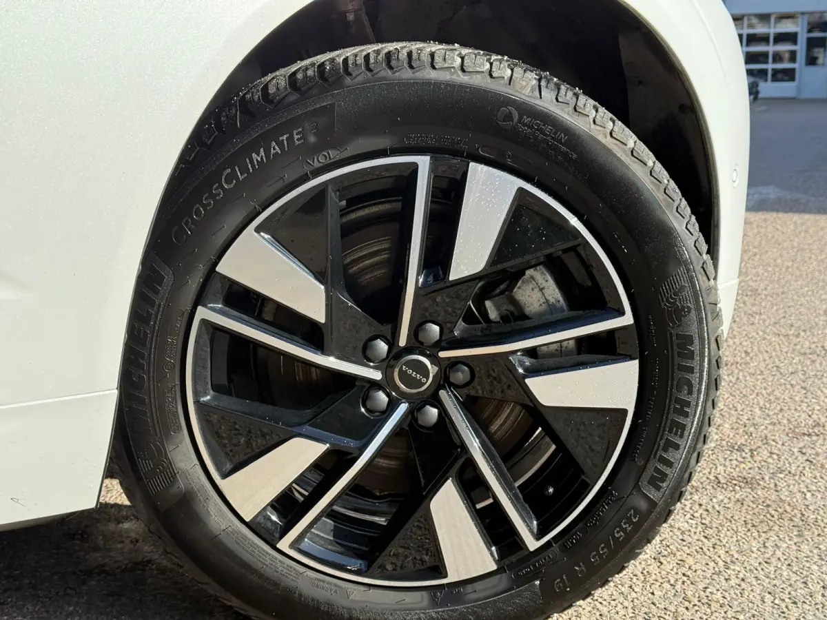 T6 Plug-in hybrid AWD Plus Dark | Panoramadak | 360 camera | Harman/Kardon | Stoel/Stuur Verwarming |