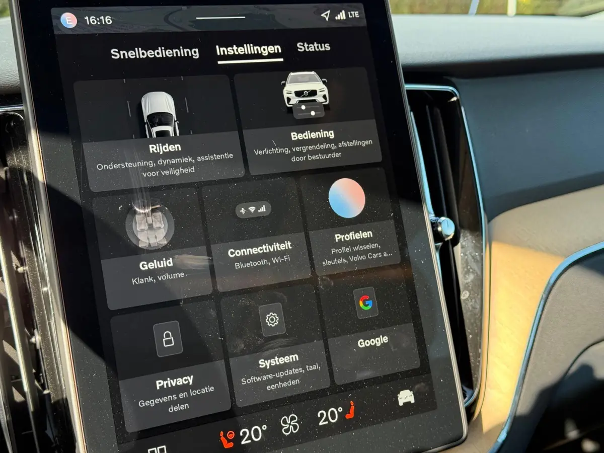 T6 Plug-in hybrid AWD Plus Dark | Panoramadak | 360 camera | Harman/Kardon | Stoel/Stuur Verwarming |
