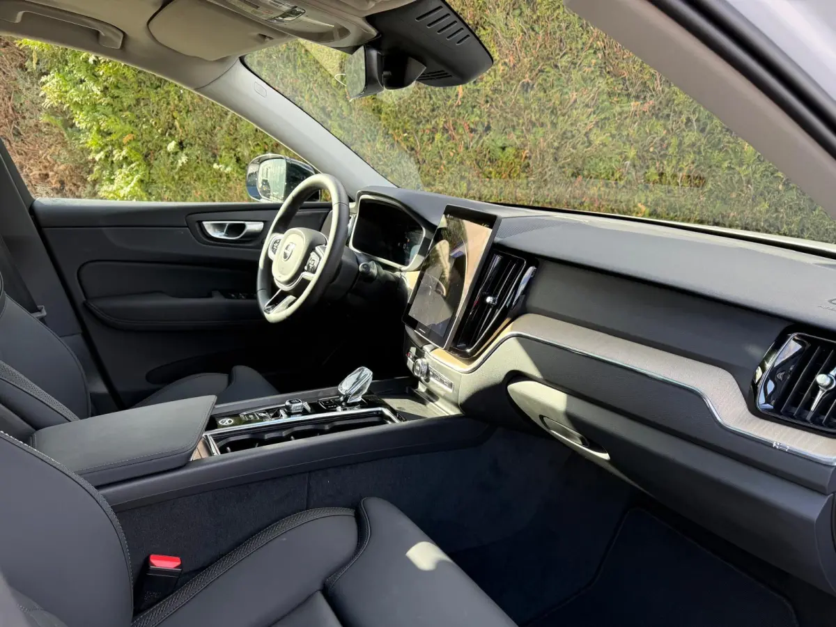 T6 Plug-in hybrid AWD Plus Dark | Panoramadak | 360 camera | Harman/Kardon | Stoel/Stuur Verwarming |