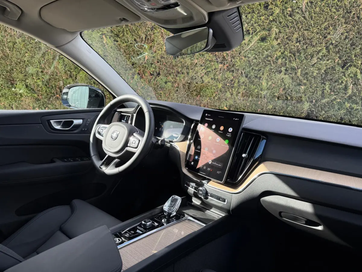 T6 Plug-in hybrid AWD Plus Dark | Panoramadak | 360 camera | Harman/Kardon | Stoel/Stuur Verwarming |