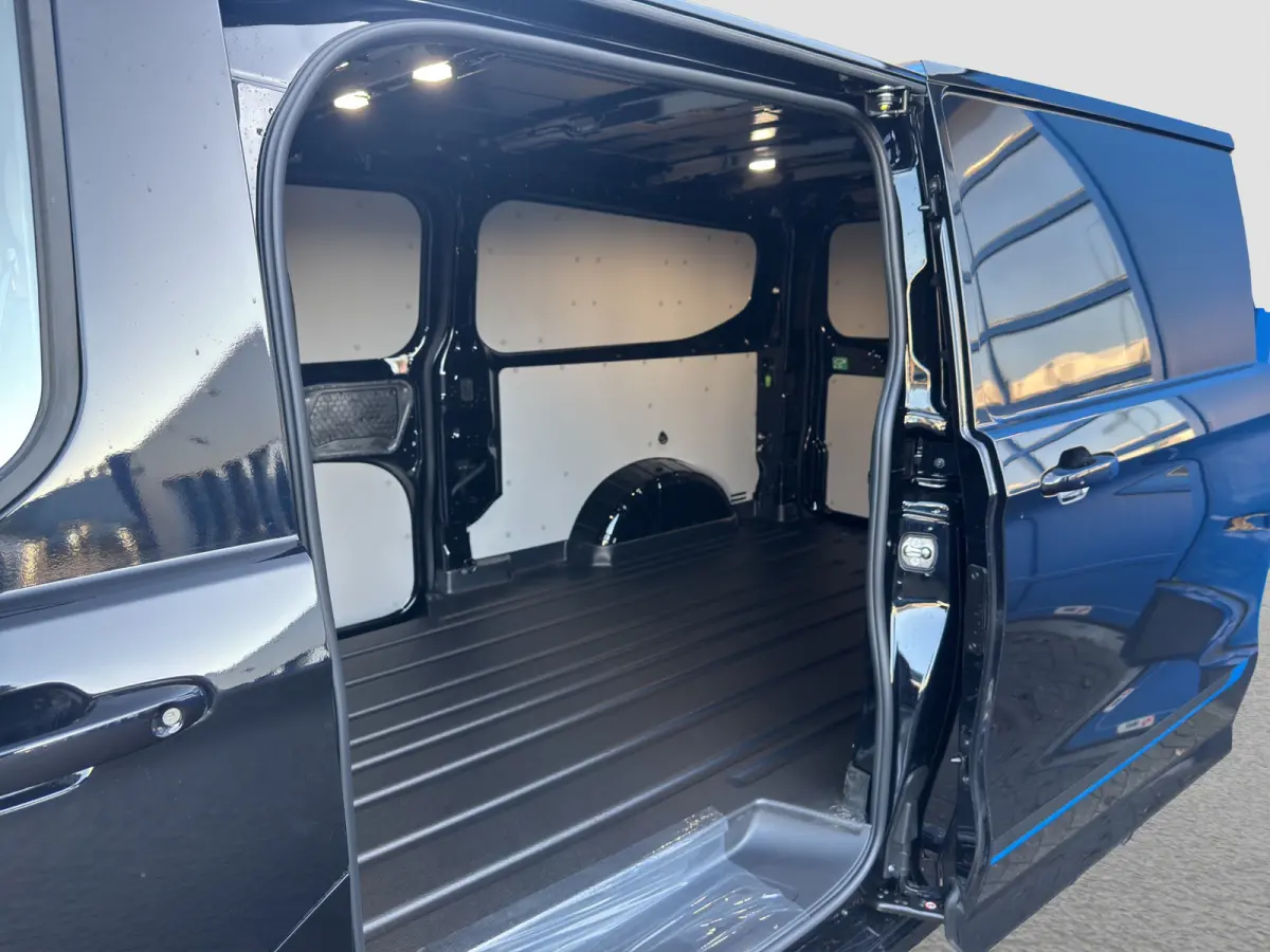 320 2.5 PHEV L2H1 Sport | Adap. Cruise Control | Winterpack | Elektr. Trekhaak | 360 Camera | | 2 AGM accu's | 2 zitplaatsen rechtsvoor | Achteruitrijcamera