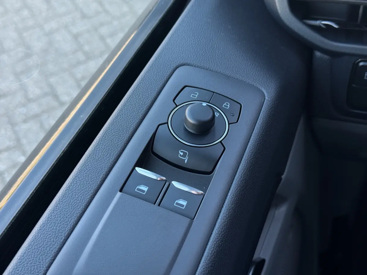 320 2.5 PHEV L2H1 Sport | Adap. Cruise Control | Winterpack | Elektr. Trekhaak | 360 Camera | | 2 AGM accu's | 2 zitplaatsen rechtsvoor | Achteruitrijcamera