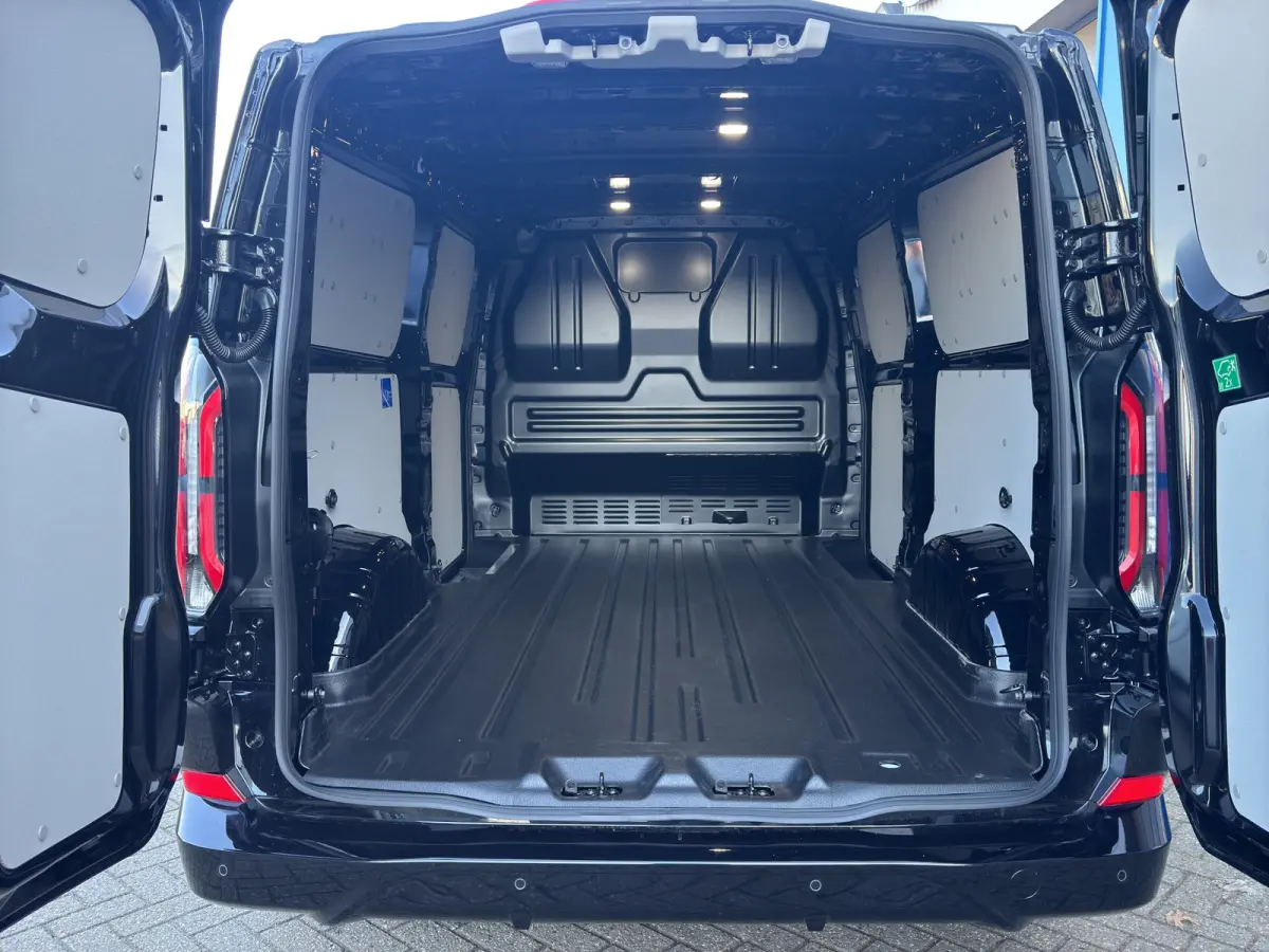 320 2.5 PHEV L2H1 Sport | Adap. Cruise Control | Winterpack | Elektr. Trekhaak | 360 Camera | | 2 AGM accu's | 2 zitplaatsen rechtsvoor | Achteruitrijcamera