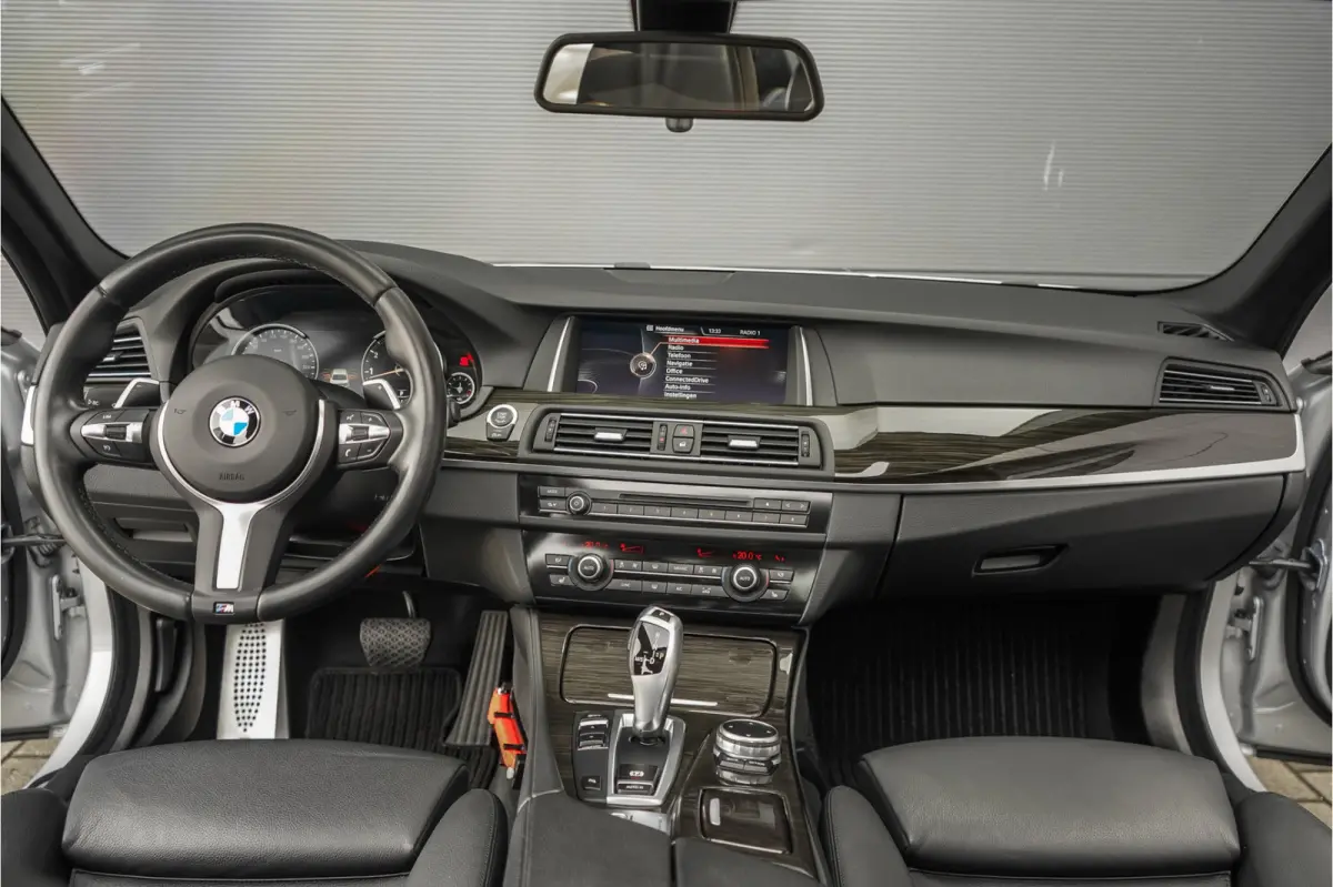520i High Ex M-Pakket Schuifdak Leder 99.000 KM