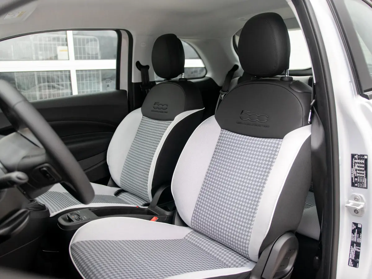 Hybrid Torino Launch Edition | Clima | Carplay | PDC | Priv Glass | Celestial Blue