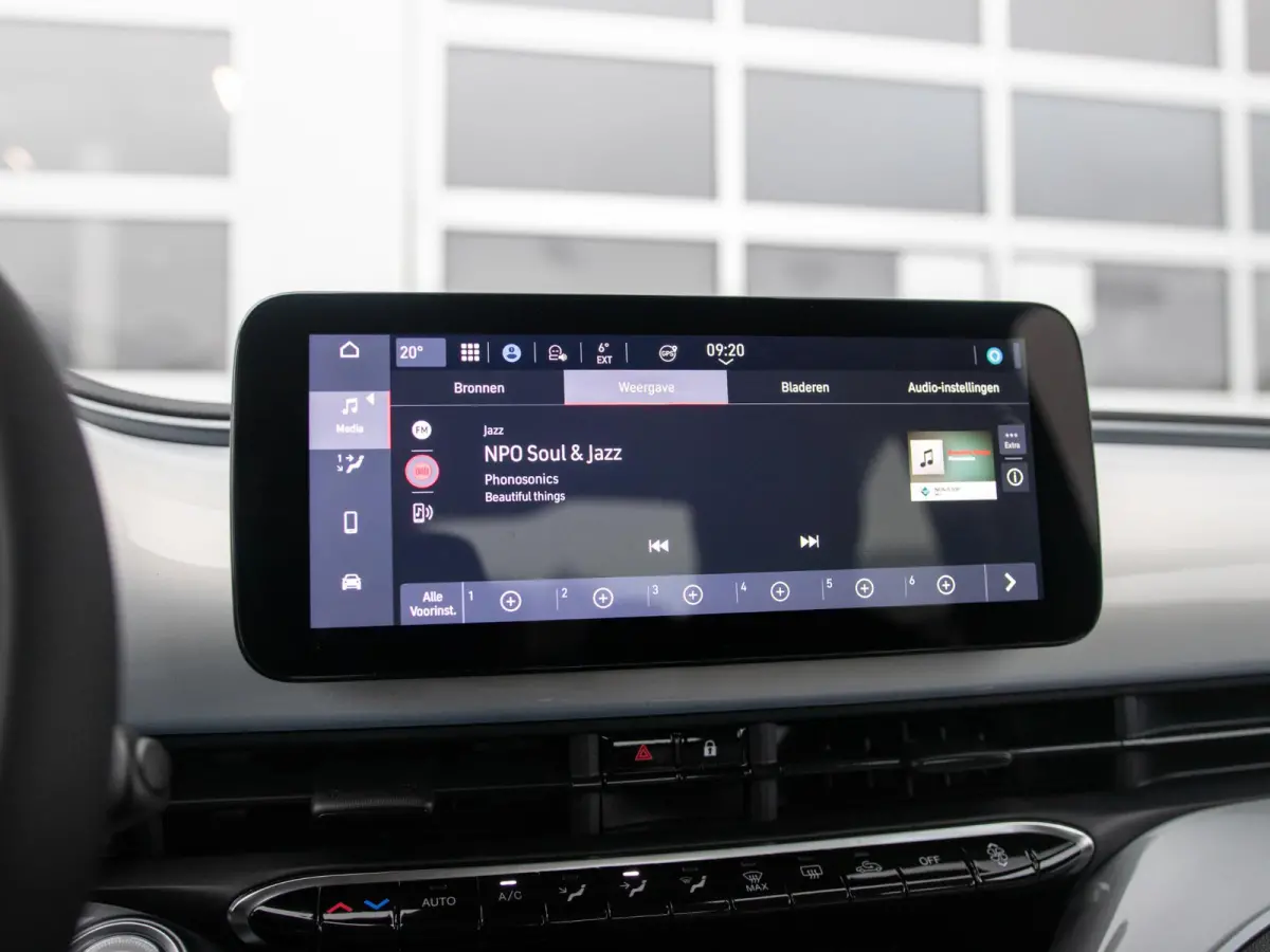 Hybrid Torino Launch Edition | Clima | Carplay | PDC | Priv Glass | Celestial Blue