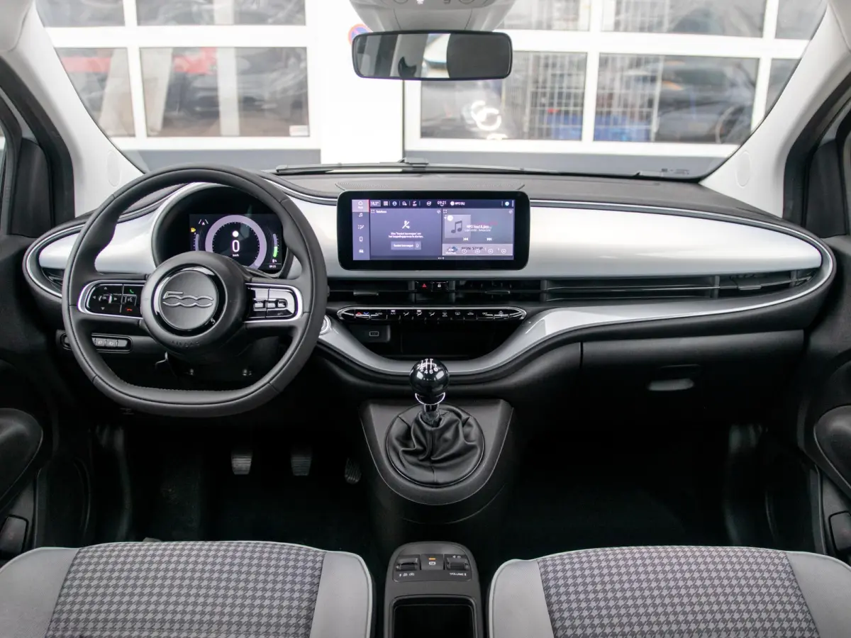 Hybrid Torino Launch Edition | Clima | Carplay | PDC | Priv Glass | Celestial Blue