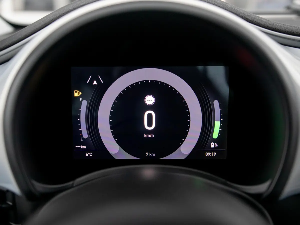 Hybrid Torino Launch Edition | Clima | Carplay | PDC | Priv Glass | Celestial Blue