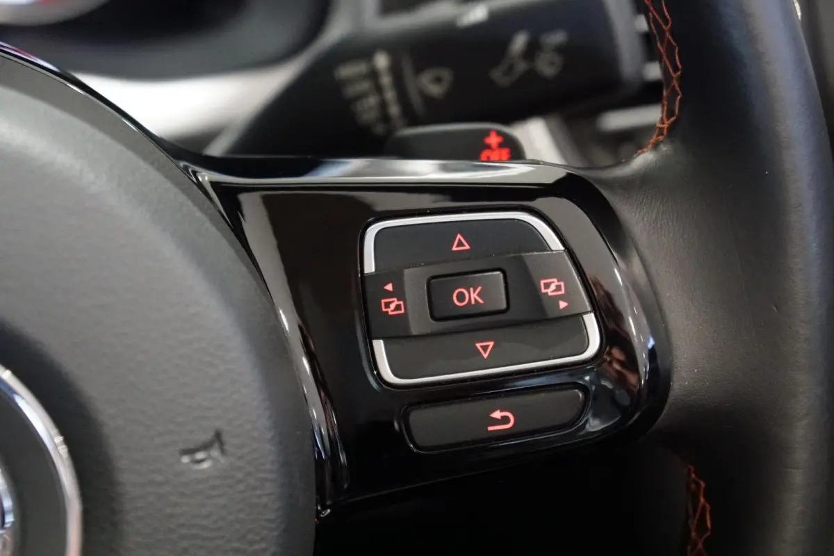 1.2 TSI Club + CAMERA / XENON / APPLE CARPLAY