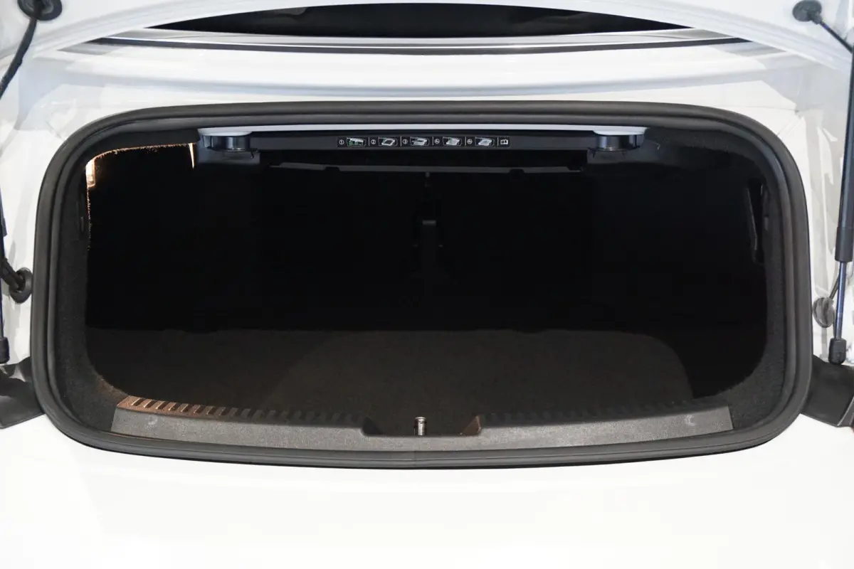 1.2 TSI Club + CAMERA / XENON / APPLE CARPLAY