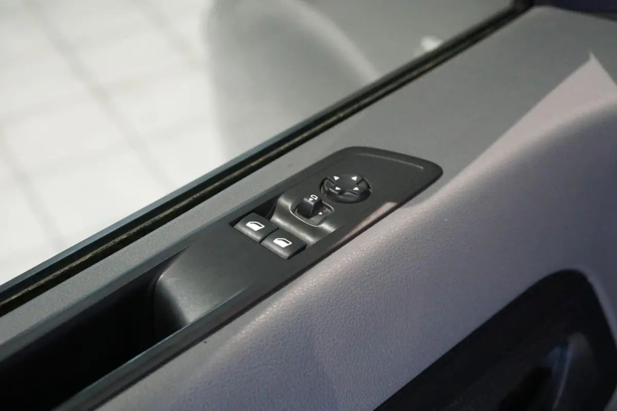 231S 2.0 BlueHDI 120 Premium Pack + TREKHAAK / APPLE CARPLAY / CLIMATE /