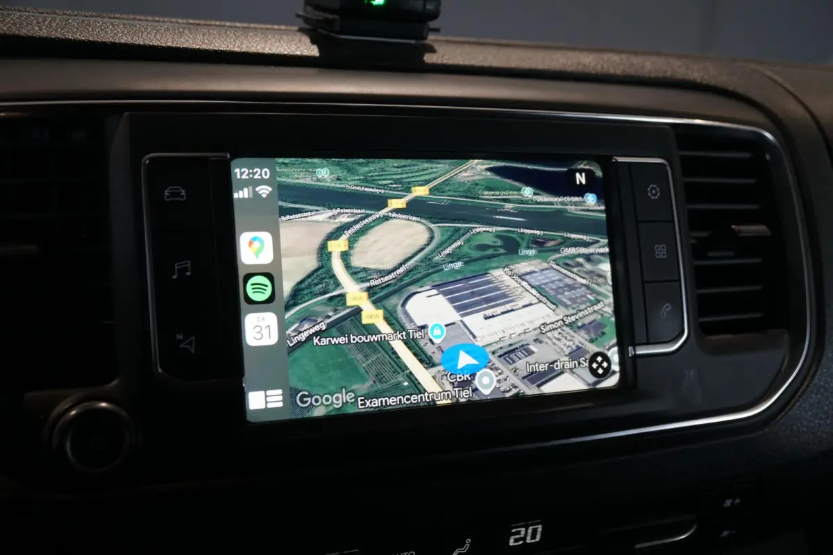 231S 2.0 BlueHDI 120 Premium Pack + TREKHAAK / APPLE CARPLAY / CLIMATE /
