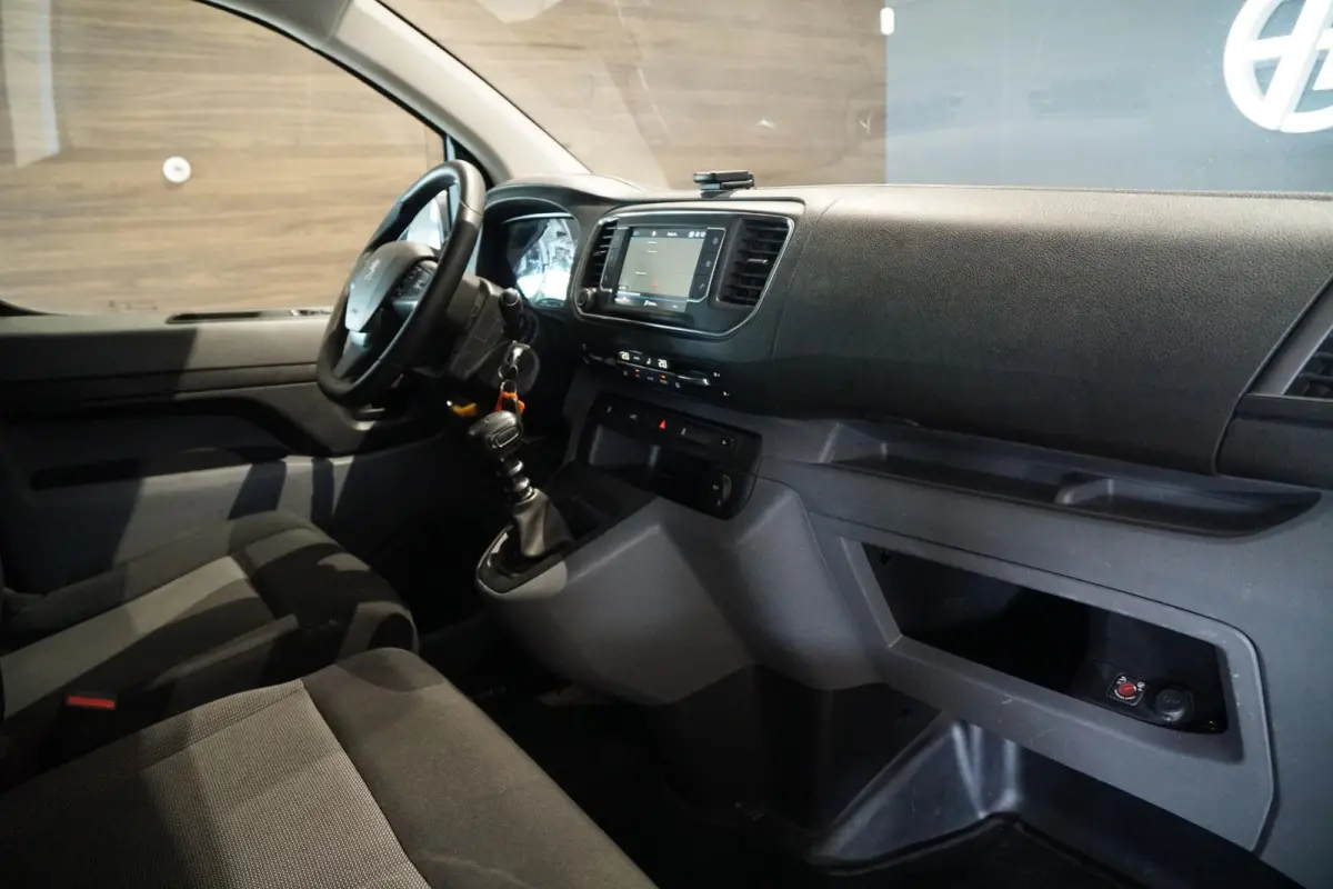 231S 2.0 BlueHDI 120 Premium Pack + TREKHAAK / APPLE CARPLAY / CLIMATE /