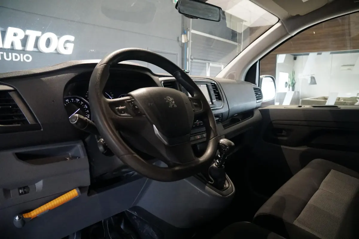 231S 2.0 BlueHDI 120 Premium Pack + TREKHAAK / APPLE CARPLAY / CLIMATE /