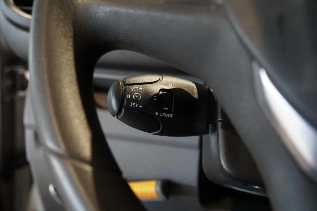 231S 2.0 BlueHDI 120 Premium Pack + TREKHAAK / APPLE CARPLAY / CLIMATE /