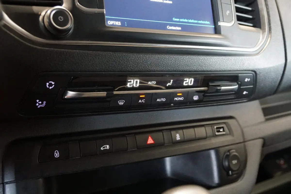 231S 2.0 BlueHDI 120 Premium Pack + TREKHAAK / APPLE CARPLAY / CLIMATE /
