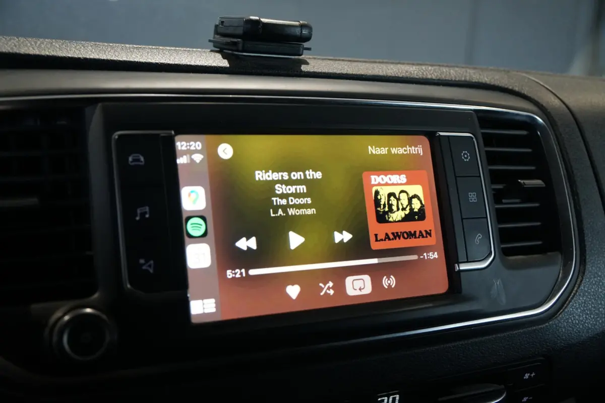 231S 2.0 BlueHDI 120 Premium Pack + TREKHAAK / APPLE CARPLAY / CLIMATE /