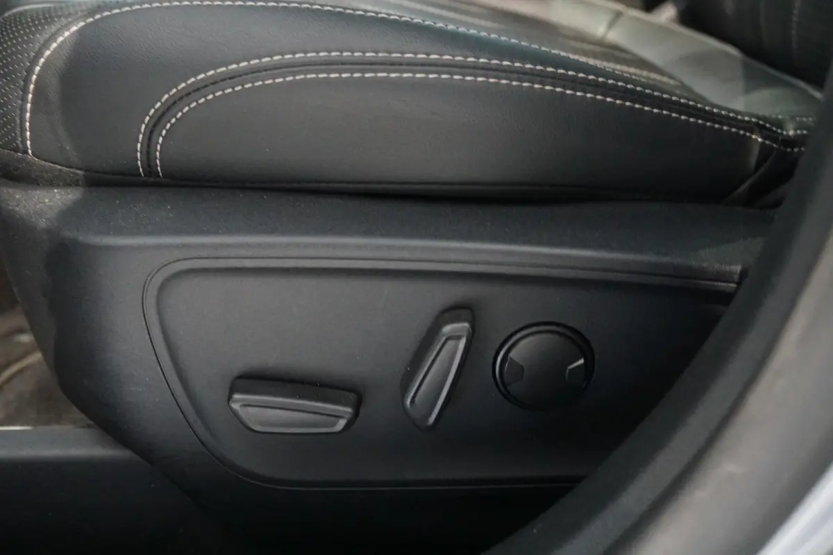 2.5 PHEV Vignale + PANORAMA / HEAD-UP / B&O / LEDER / APPLE CARPLAY