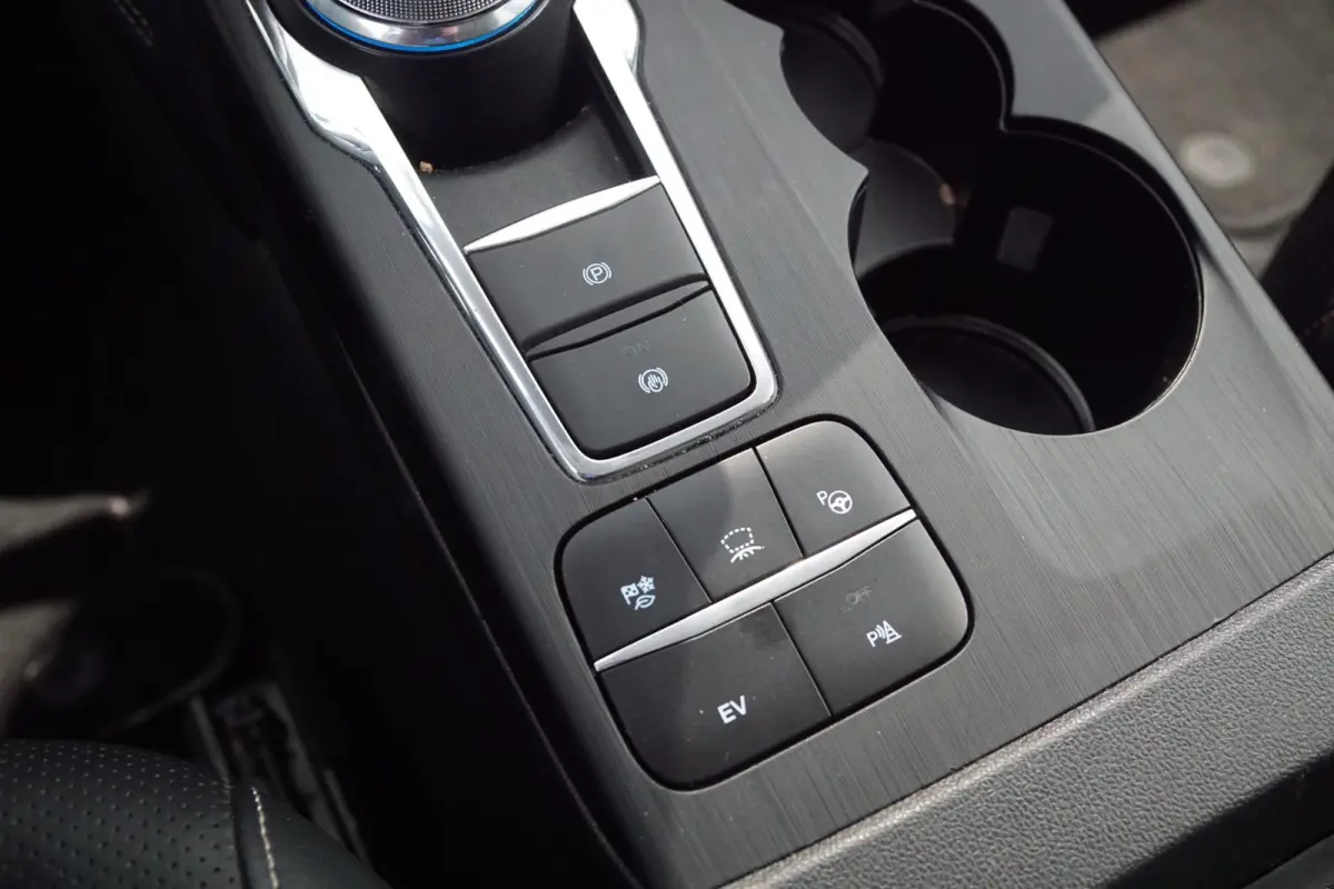 2.5 PHEV Vignale + PANORAMA / HEAD-UP / B&O / LEDER / APPLE CARPLAY