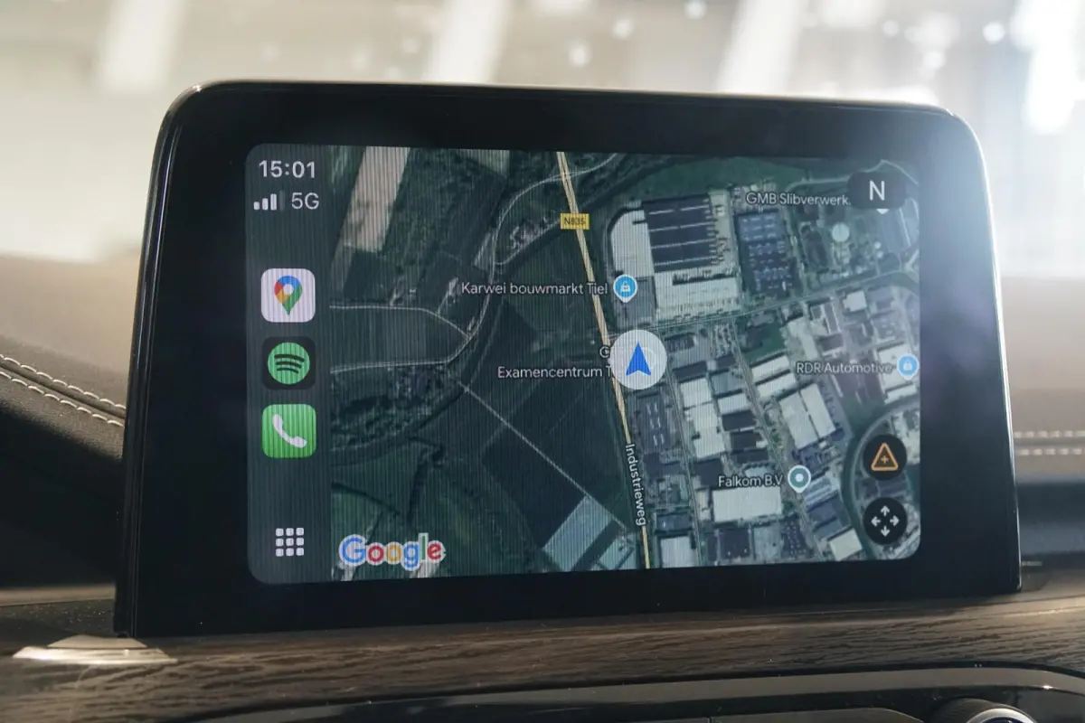 2.5 PHEV Vignale + PANORAMA / HEAD-UP / B&O / LEDER / APPLE CARPLAY