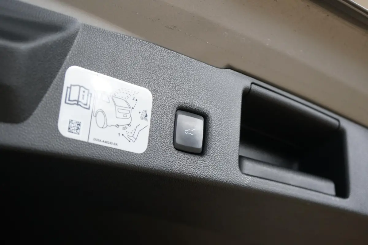2.5 PHEV Vignale + PANORAMA / HEAD-UP / B&O / LEDER / APPLE CARPLAY