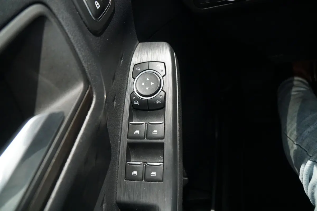 2.5 PHEV Vignale + PANORAMA / HEAD-UP / B&O / LEDER / APPLE CARPLAY