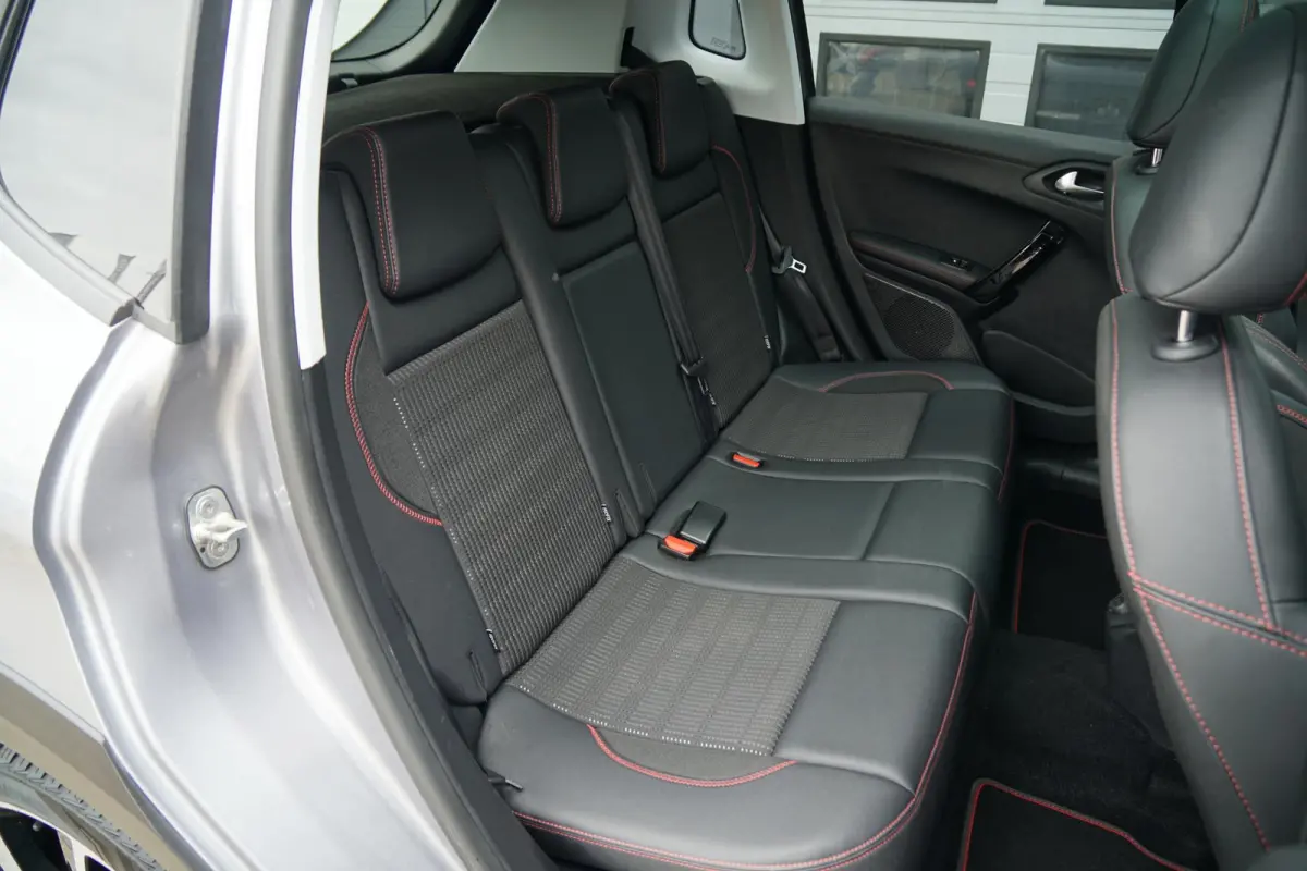 1.2 PureTech GT-Line + TREKHAAK / PANORAMA / STOELVERWARMING / SENSOREN