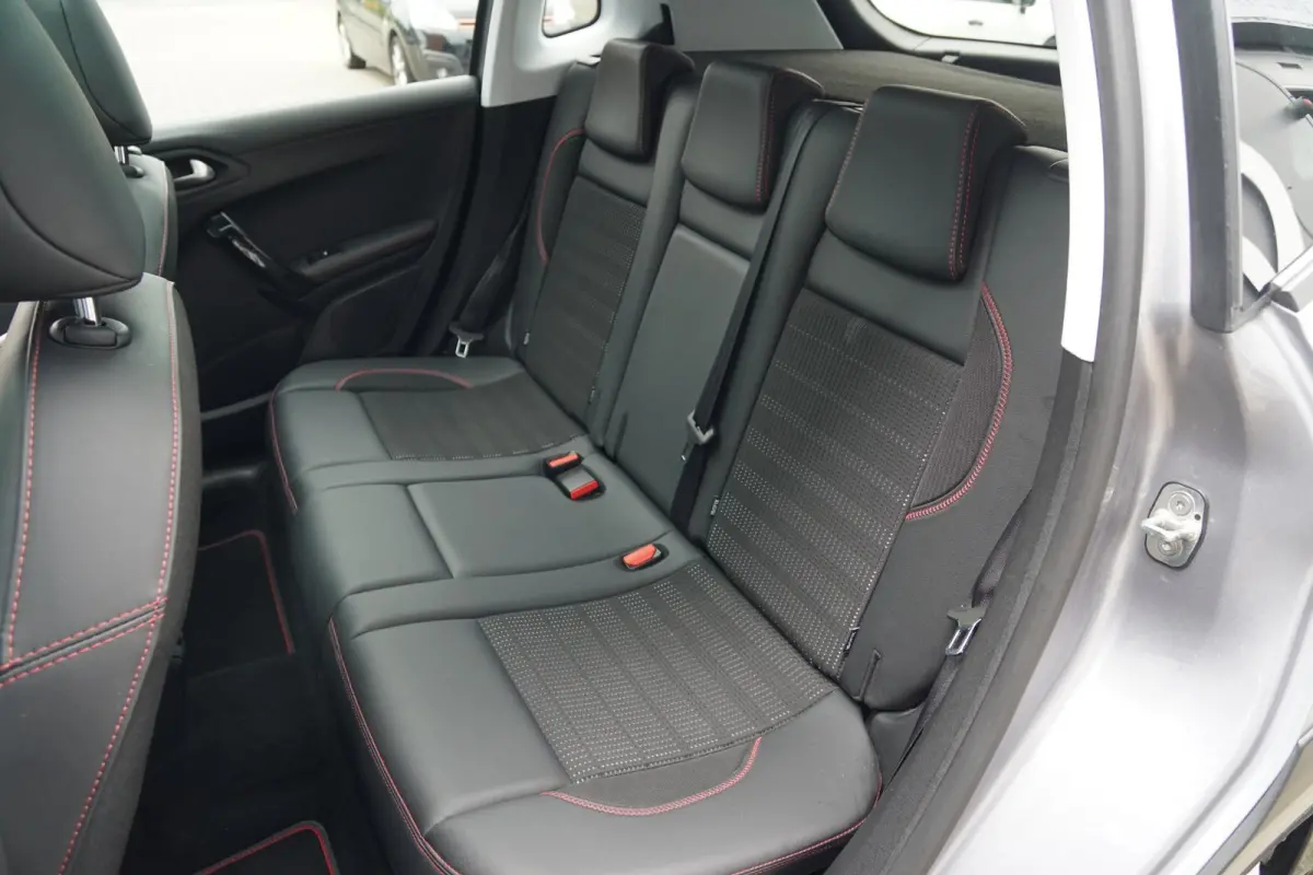 1.2 PureTech GT-Line + TREKHAAK / PANORAMA / STOELVERWARMING / SENSOREN