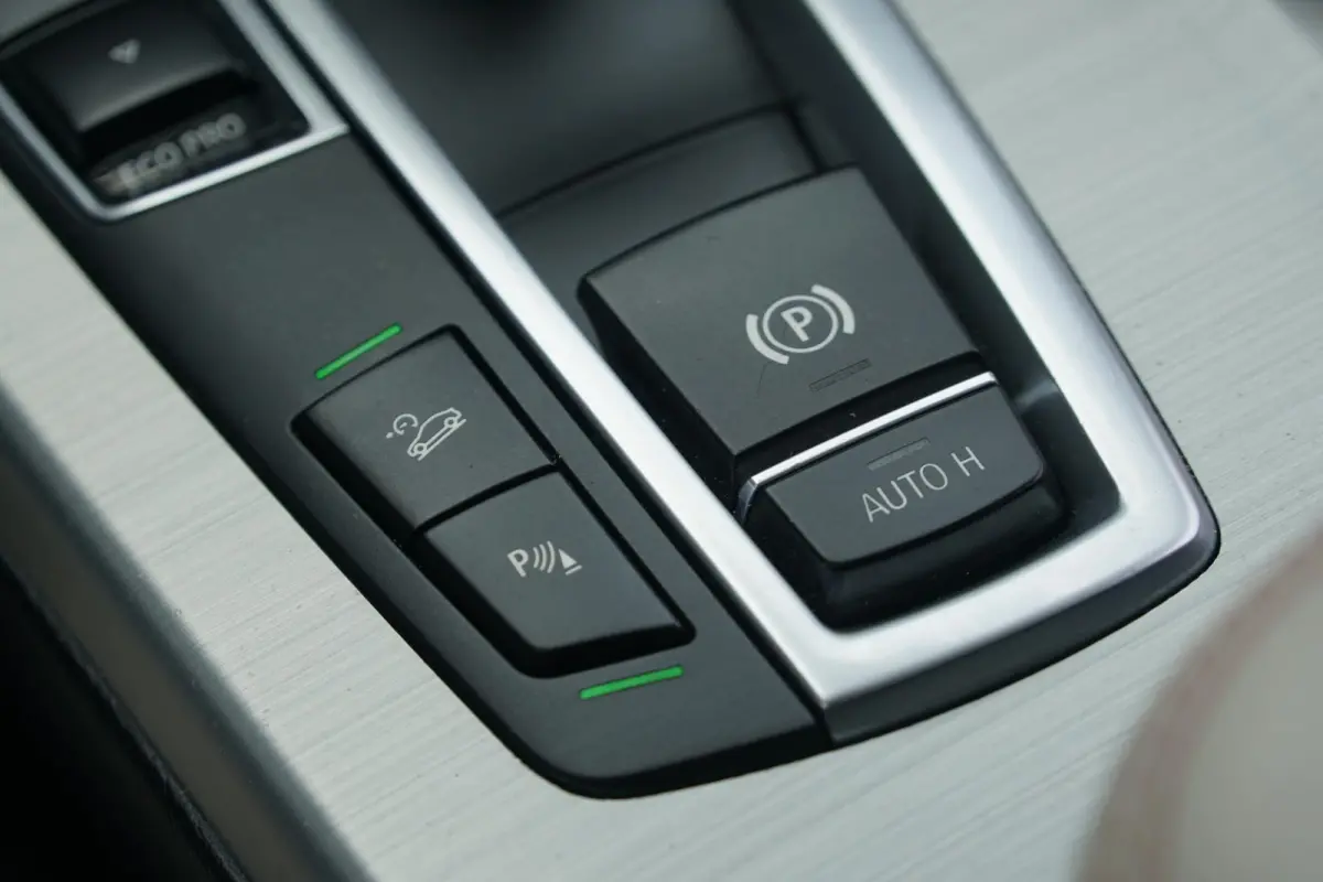 sDrive20i Centennial High Executive M SPORT * facelift* + 2400KG TREKGEWICHT / CAMERA
